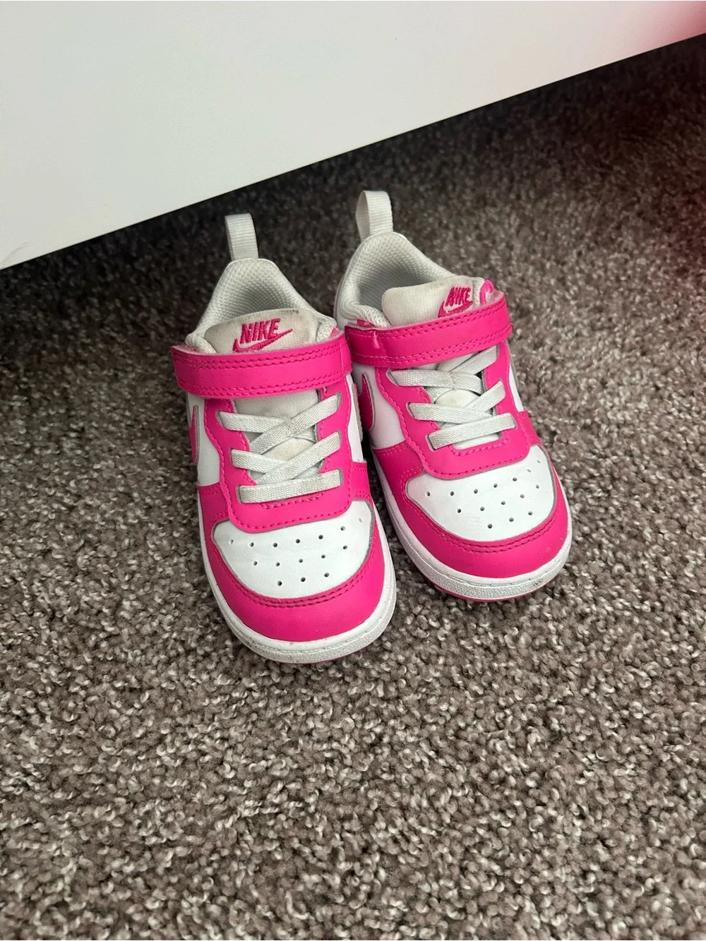 Nike toddler  White & Hot Pink Low-Top Sneakers with Strap